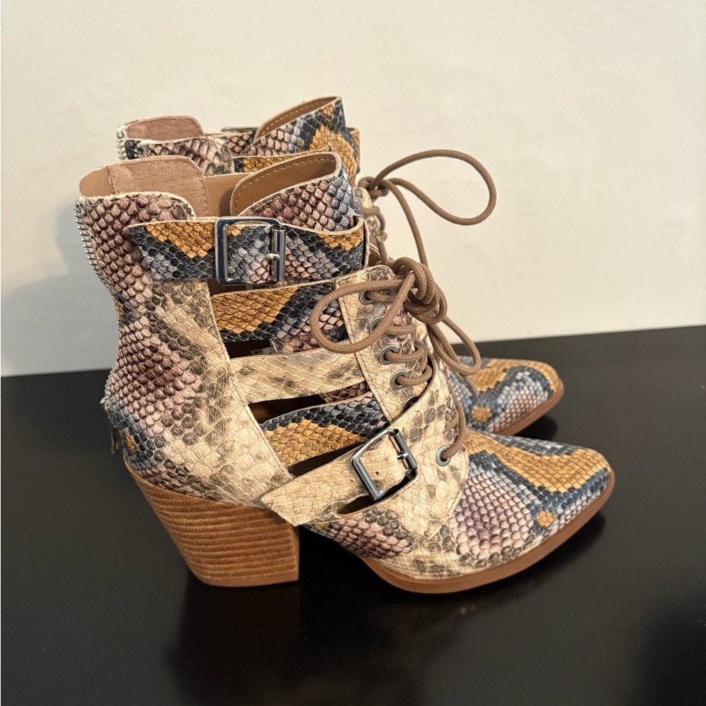 Stylish Steve Madden Snakeskin Ankle Boots